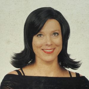 Zwarte Halflange Pruik Julia met Volume